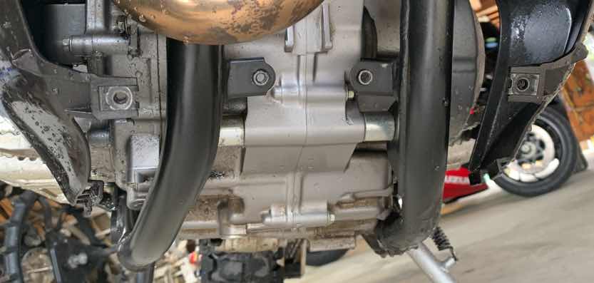 CRF250エンジン下部