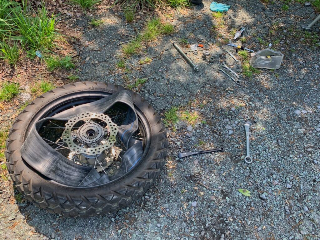 タイヤにチューブを入れる